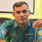 Police officer injured in stabbing to catch robber, arrested 2
